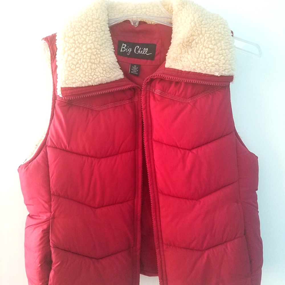 1 Big Chill Women's Medium Wine Red Puffer Vest Sherpa Fleece Trim Collar